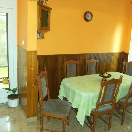 Gyongyi Apartman 게스트하우스