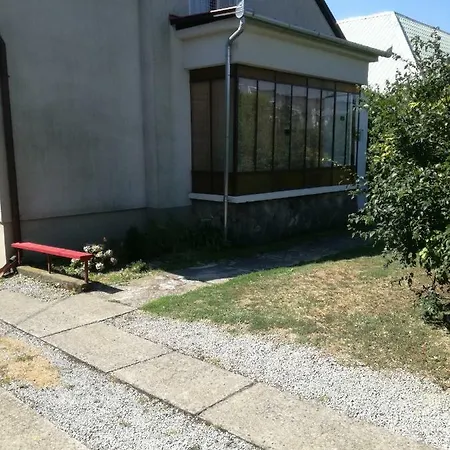 Gyongyi Apartman 게스트하우스