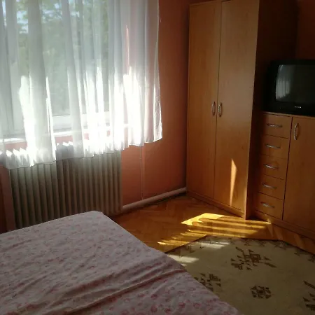 Gyongyi Apartman 게스트하우스